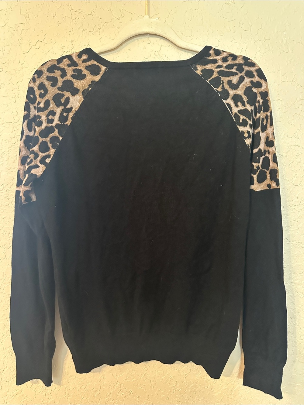 VENUS Black V-Neck Sweater with Leopard-Print Shoulders a - Picture 4 of 4